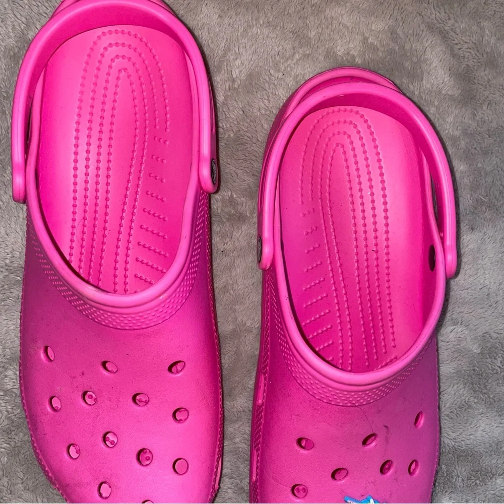 CROCS | Pink Flats with Breathable Design and Textured Soles - Picture 6 of 7